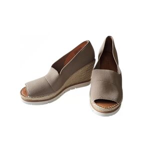 Kenneth Cole Elyssa Peep-Toe Wedge Heels Tan Espadrille Wedges